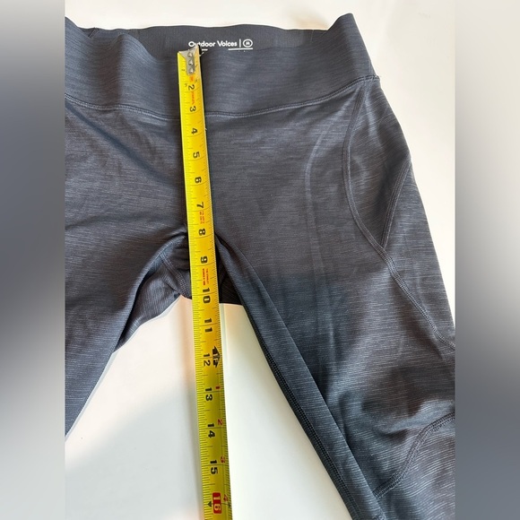 Outdoor Voices Space Dye Warm Up
Cropped Leggings, Charcoal Gray/Black, Size M - Picture 8 of 8